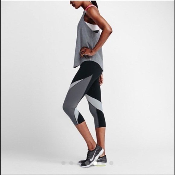 Nike Legendary Fabric Twist Tights Leggings Active Training Capris Sz Medium VGC - Picture 3 of 7